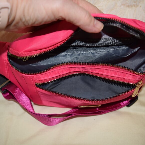FREE~Fuschia Belt Bag New - Picture 6 of 6